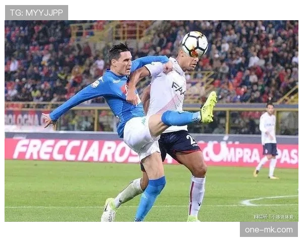 波利塔诺小角度破门瞬间，那不勒斯主场球迷狂欢庆祝